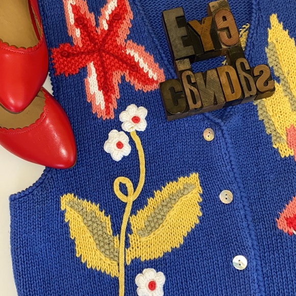 🆕SUSAN BRISTOL ‘May Flowers’ Vest in Cobalt Blue - Picture 8 of 8